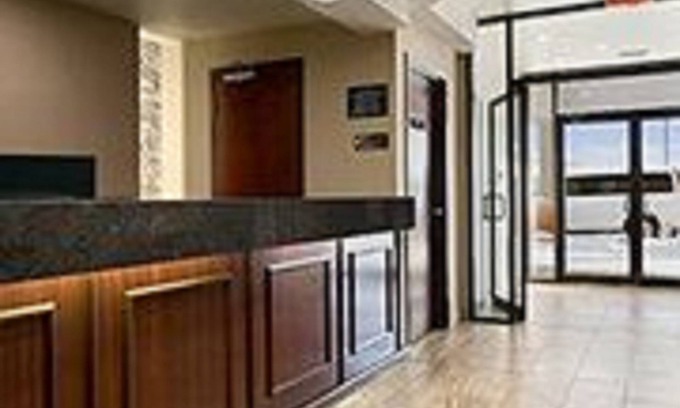 Fox Creek Hotel | Super 8 by Wyndham Fox Creek