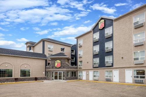Grande Prairie Hotel | Super 8 by Wyndham Grande Prairie