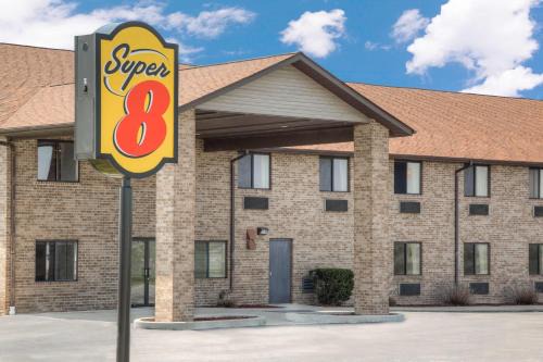 Gas City Hotel | Super 8 by Wyndham Gas City Marion Area