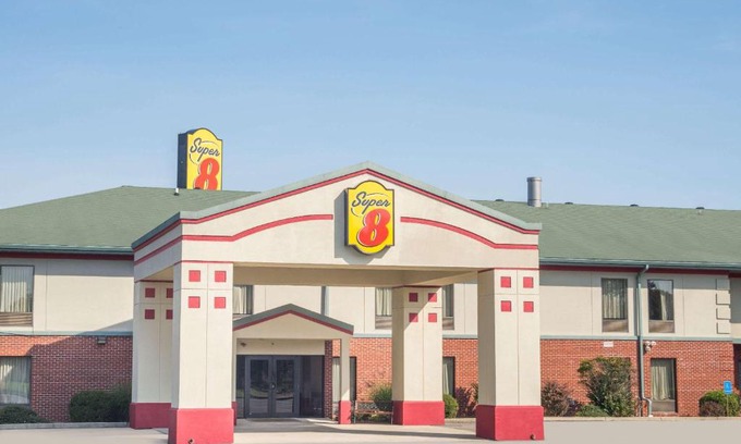 Grayson Hotel | Super 8 by Wyndham Grayson