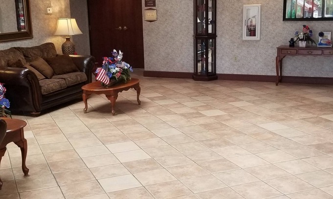 Grayson Hotel | Super 8 by Wyndham Grayson