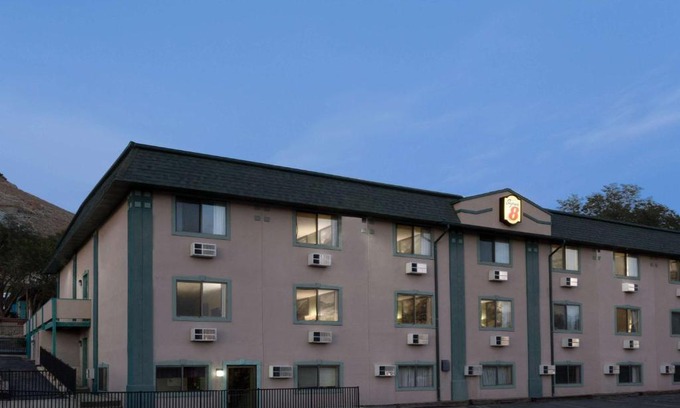 Green River Hotel | Super 8 by Wyndham Green River