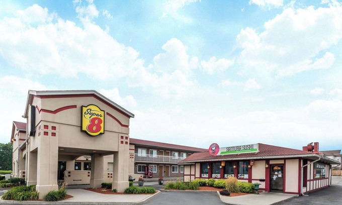 Guelph Hotel | Super 8 by Wyndham Guelph
