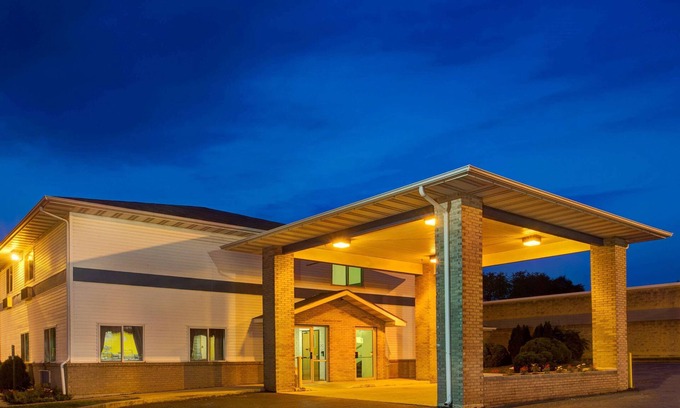 Heath Hotel | Super 8 by Wyndham Heath/Newark