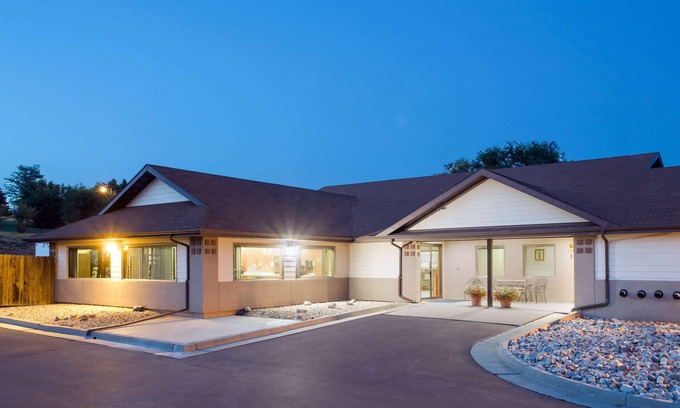 Hot Springs Hotel | Super 8 by Wyndham Hot Springs