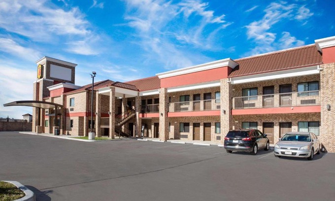 Humble Hotel | Super 8 by Wyndham Humble Houston Fallcreek