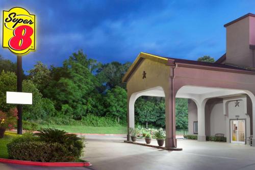 Huntsville Hotel | Super 8 by Wyndham Huntsville