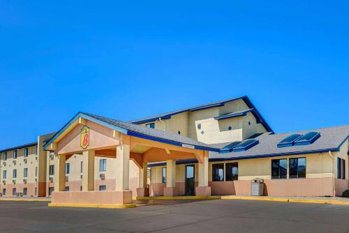 Hutchinson Hotel | Super 8 by Wyndham Hutchinson