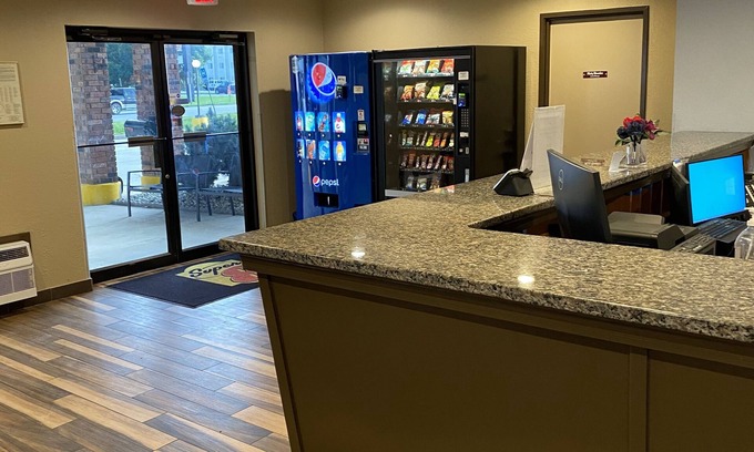 Independence Hotel | Super 8 by Wyndham Independence KS