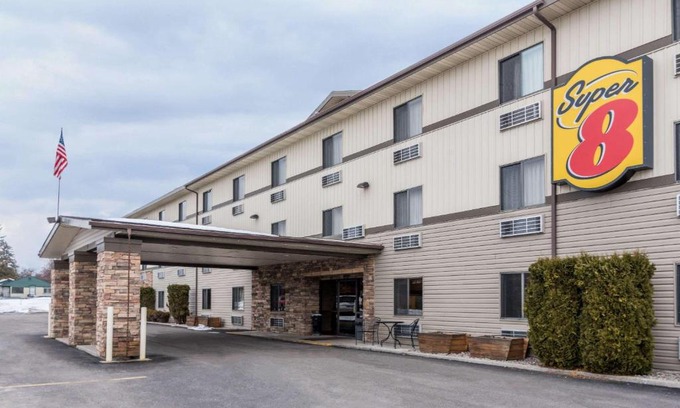 Kalispell Hotel | Super 8 by Wyndham Kalispell Glacier National Park
