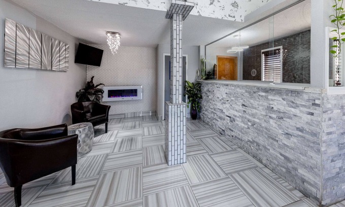 Waldron Hotel | Super 8 by Wyndham Kansas City at Barry Road/Airport