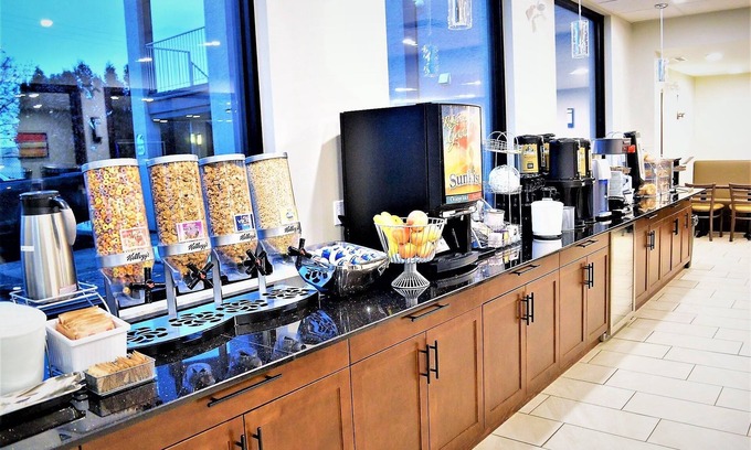 Rutland Hotel | Super 8 by Wyndham Kelowna BC