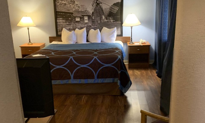 Kingston Hotel | Super 8 by Wyndham Kingston