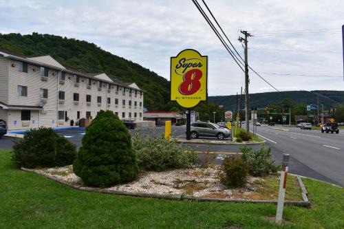 LaVale Hotel | Super 8 by Wyndham La Vale/Cumberland Area