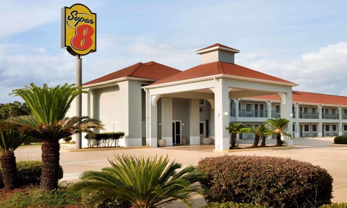 Lake Charles Hotel | Super 8 by Wyndham Lake Charles Northeast