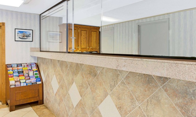 Laurel Hotel | Super 8 by Wyndham Laurel