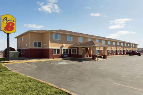 Lee's Summit Hotel | Super 8 by Wyndham Lees Summit