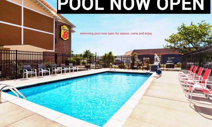 Lenexa Hotel | Super 8 by Wyndham Lenexa Overland Park Area/Mall Area