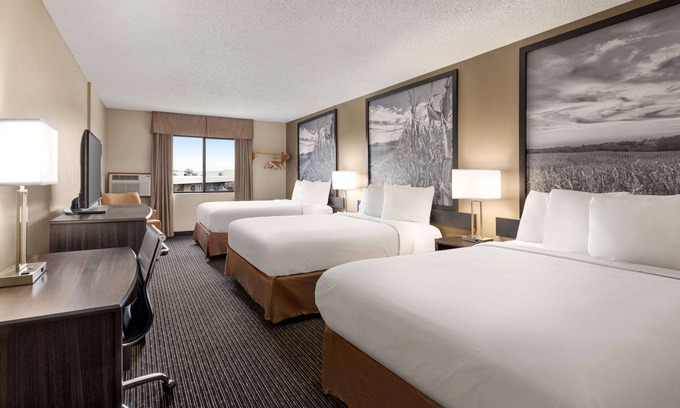 Lincoln Hotel | Super 8 by Wyndham Lincoln North