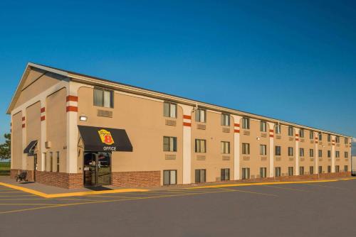 Lincoln Hotel | Super 8 by Wyndham Lincoln West