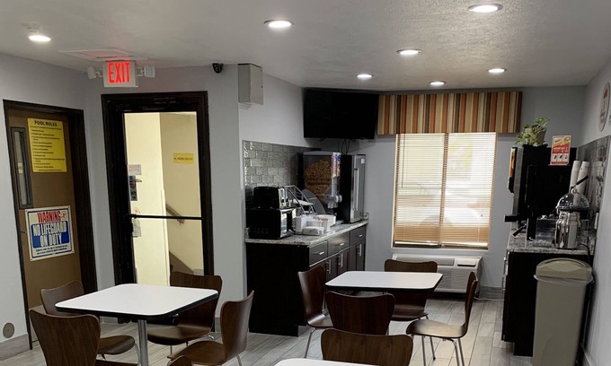 Lincoln Hotel | Super 8 by Wyndham Lincoln