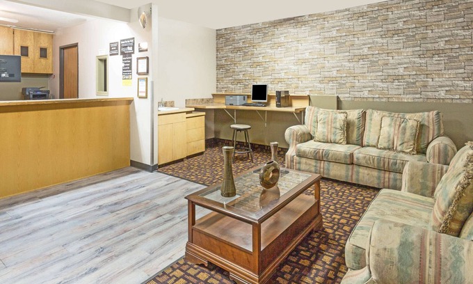 Logan Hotel | Super 8 by Wyndham Logan