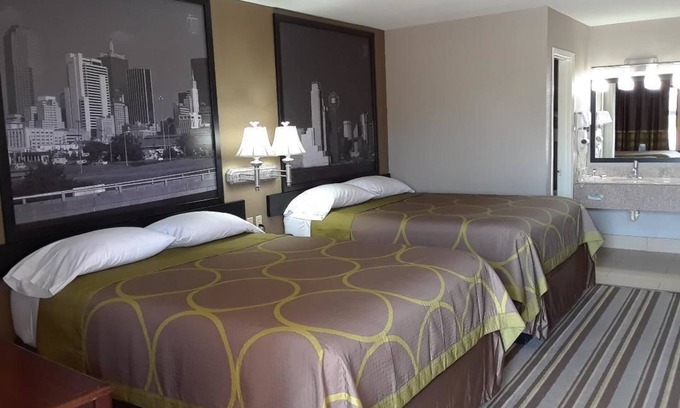Mount Pleasant Hotel | Super 8 by Wyndham Mt. Pleasant TX