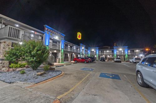 McAllen Hotel | Super 8 by Wyndham McAllen-Downtown-Airport-LA Plaza Mall
