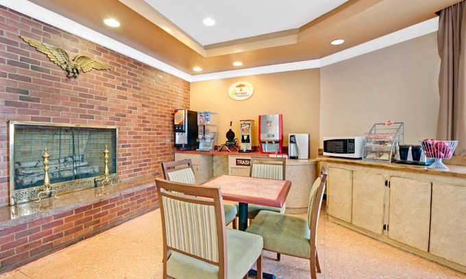 Milford Hotel | Super 8 by Wyndham Milford/New Haven