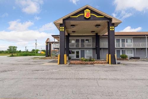 Millbury Hotel | Super 8 by Wyndham Millbury/Toledo