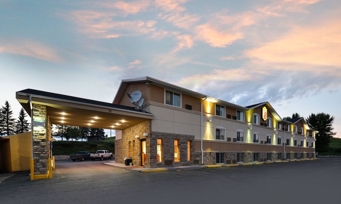 Minot Hotel | Super 8 by Wyndham Minot Airport