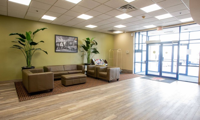 Gateway Hotel | Super 8 by Wyndham Mississauga