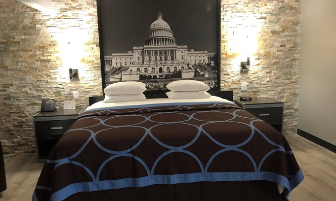 Moberly Hotel | Super 8 by Wyndham Moberly MO