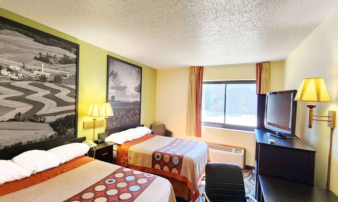 Newton Hotel | Super 8 by Wyndham Newton