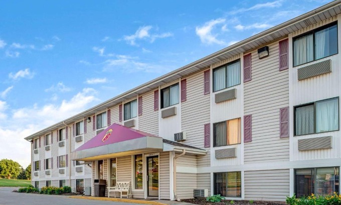 Millard Hotel | Super 8 by Wyndham Omaha I-80 West