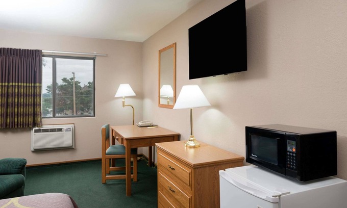 South Central Omaha Hotel | Super 8 by Wyndham Omaha NE