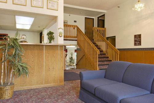 West Omaha Hotel | Super 8 by Wyndham Omaha/West Dodge