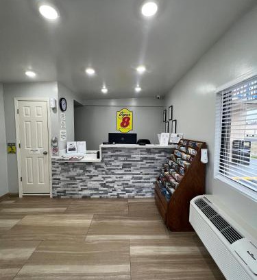 Paducah Hotel | Super 8 by Wyndham Paducah I-24 Exit 4