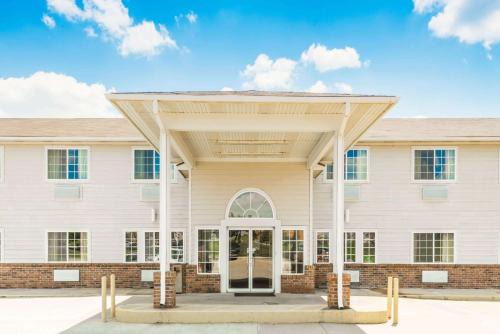 Platte City Hotel | Super 8 by Wyndham Platte City Kansas City Area