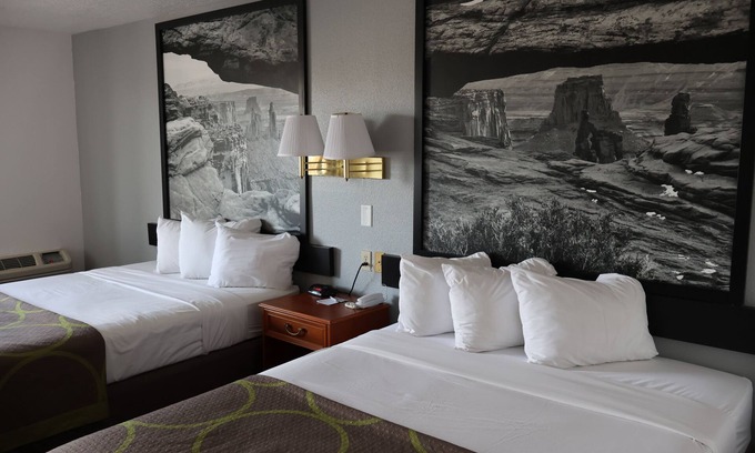 Price Hotel | Super 8 by Wyndham Price