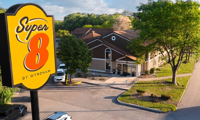 Red Wing Hotel | Super 8 by Wyndham Red Wing