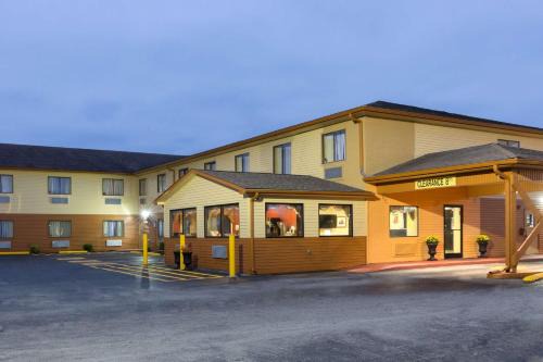 Richmond Hotel | Super 8 by Wyndham Richmond