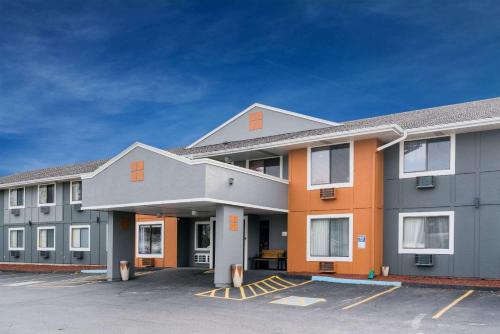 Rochester Hotel | Super 8 by Wyndham Rochester Mayo Clinic Area