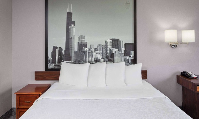 Romeoville Hotel | Super 8 by Wyndham Romeoville Bolingbrook