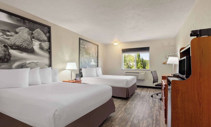 Roseburg Hotel | Super 8 by Wyndham Roseburg