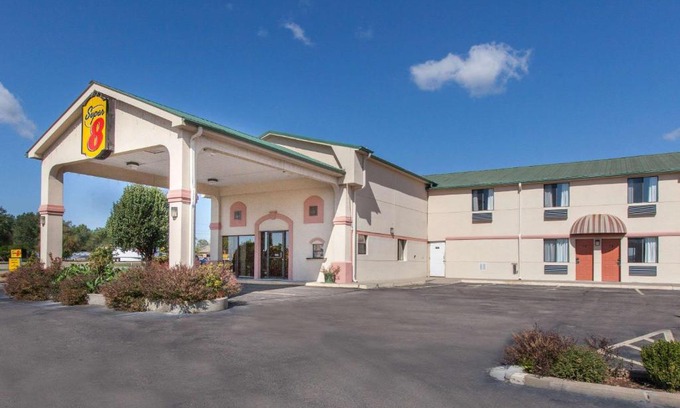 Sallisaw Hotel | Super 8 by Wyndham Sallisaw
