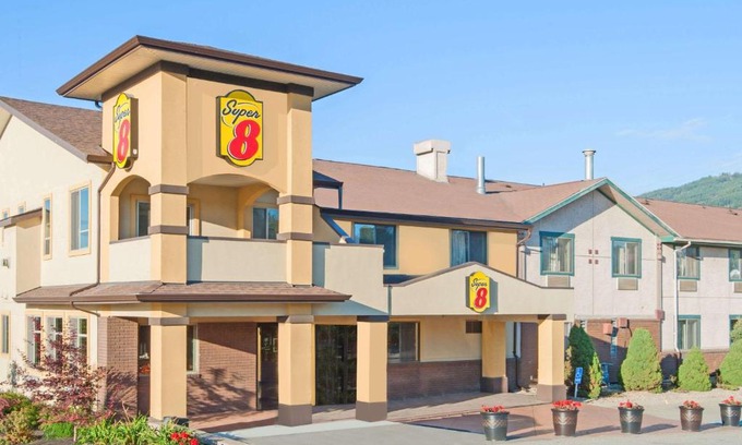 Salmon Arm Hotel | Super 8 by Wyndham Salmon Arm