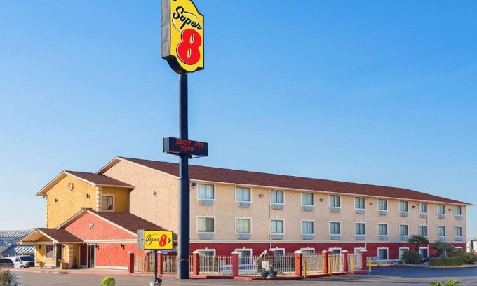 North San Antonio - SAT Hotel | Super 8 by Wyndham San Antonio/I-35 North