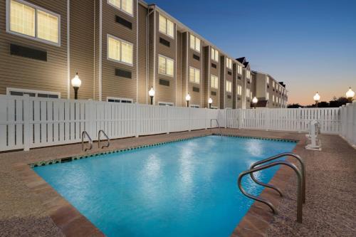 North San Antonio - SAT Hotel | Super 8 by Wyndham San Antonio Airport North