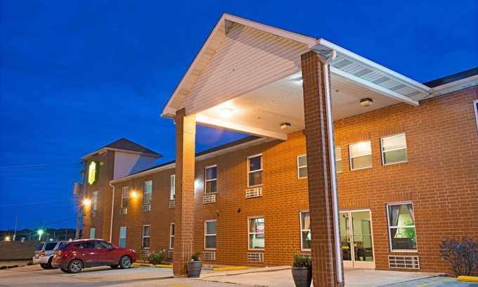 Airport Township Hotel | Super 8 by Wyndham St. Louis Airport